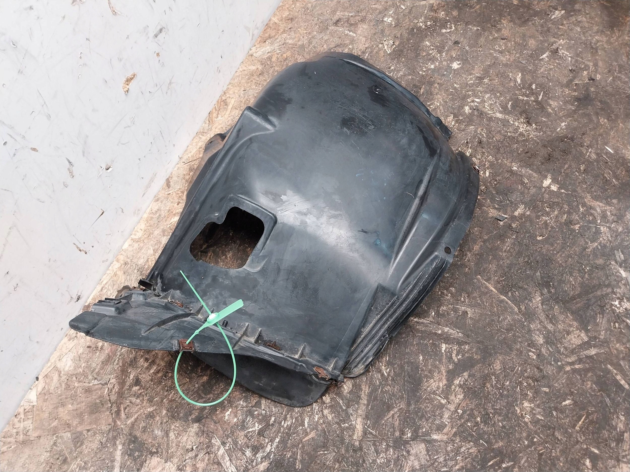 podblatník levé předek 7059375 BMW 1 E81 E87