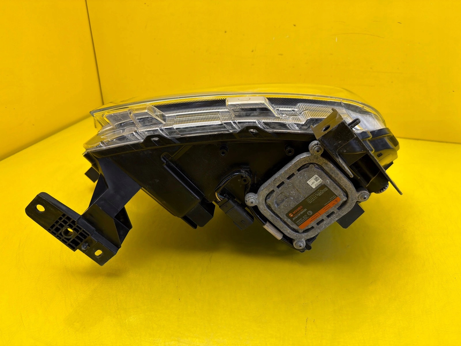 light left front Ford Ranger Raptor Xenon