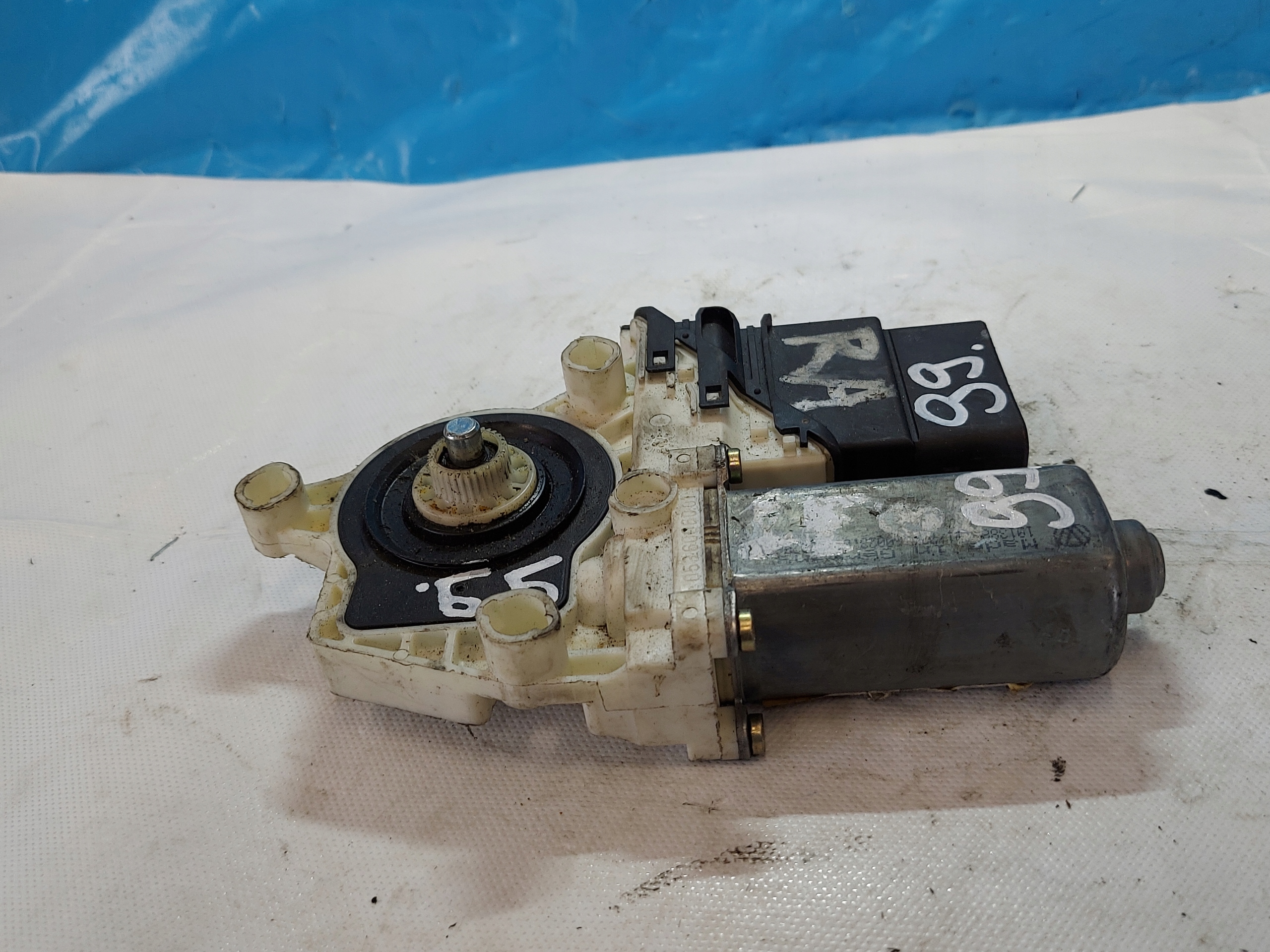 engine lifting windows GOLF IV 101438203 right rear part