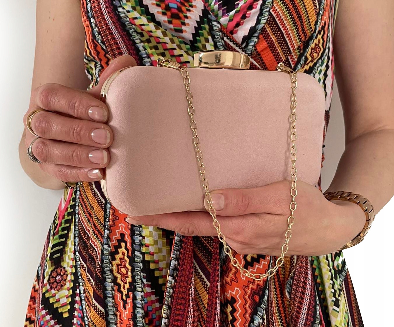 ZAMSZOWA TOREBKA DAMSKA PUZDERKO NA ŁAŃCUSZKU Wielkość mała (nie mieszcząca A4)