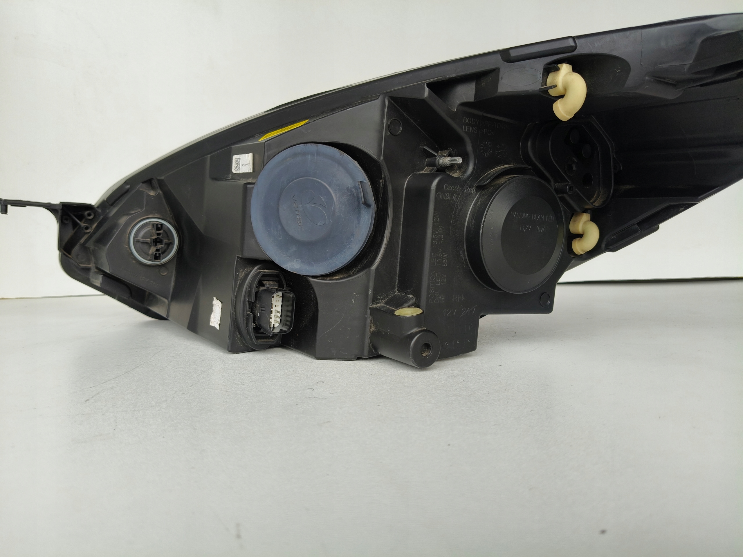 light right REFLEKTOR FORD FIESTA MK8 17- ST CIEMNA LED