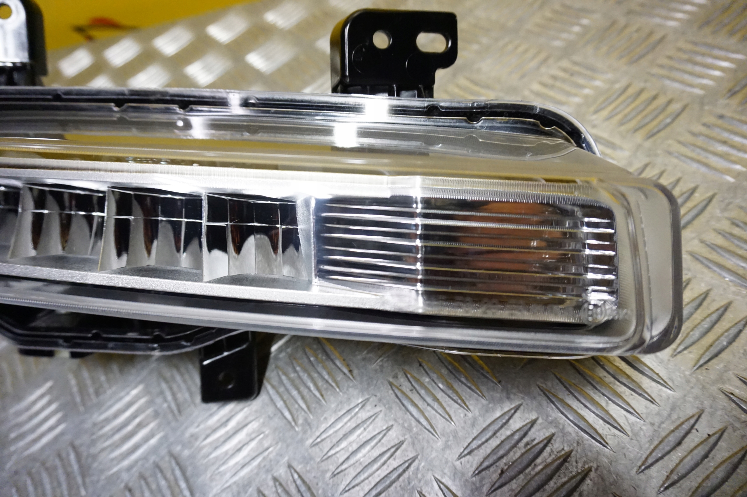 FORD Explorer 2020 - ГАЛОГЕН передняя правая led америка