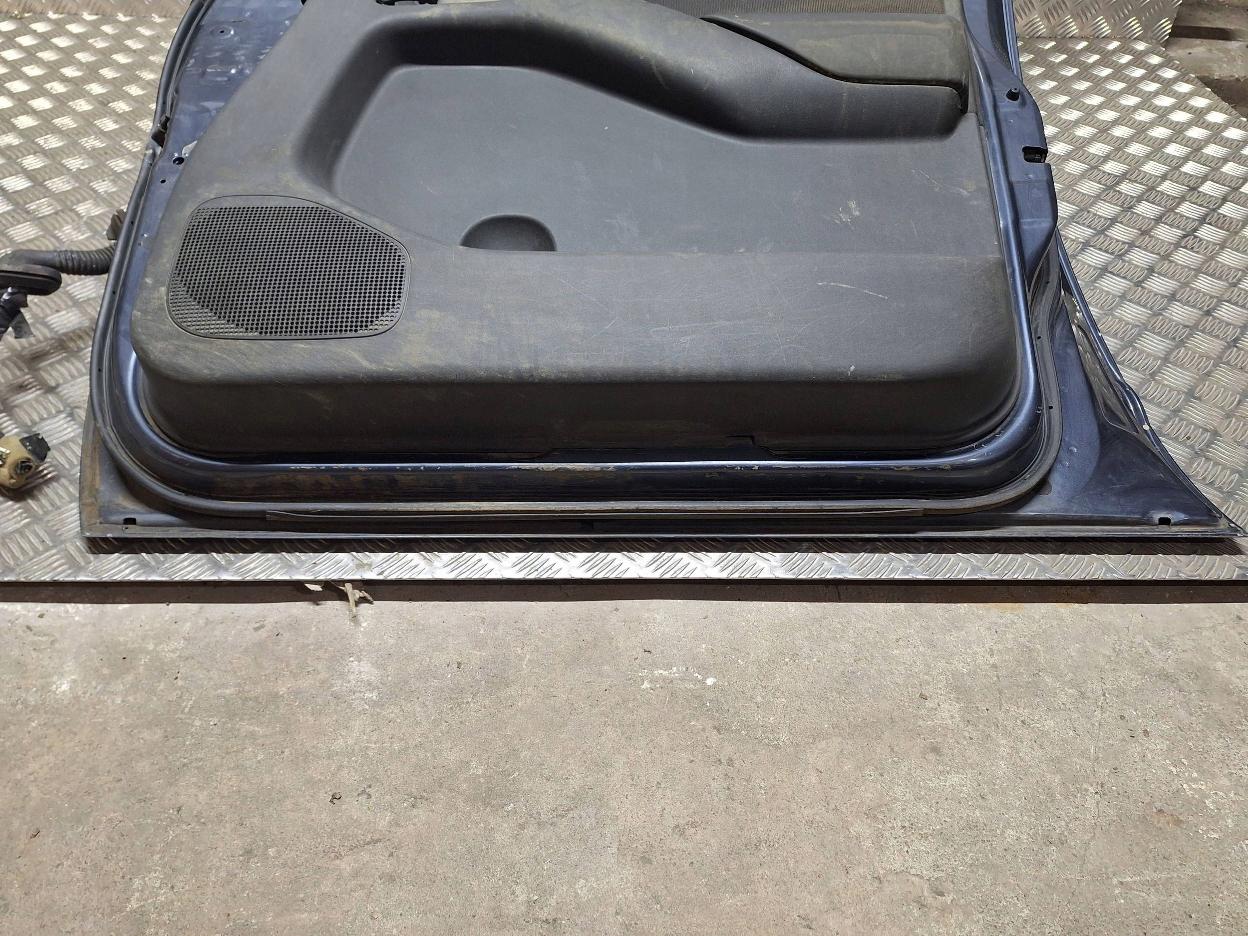 door left front NISSAN NAVARA D40 PATHFINDER R51 05-14 complete