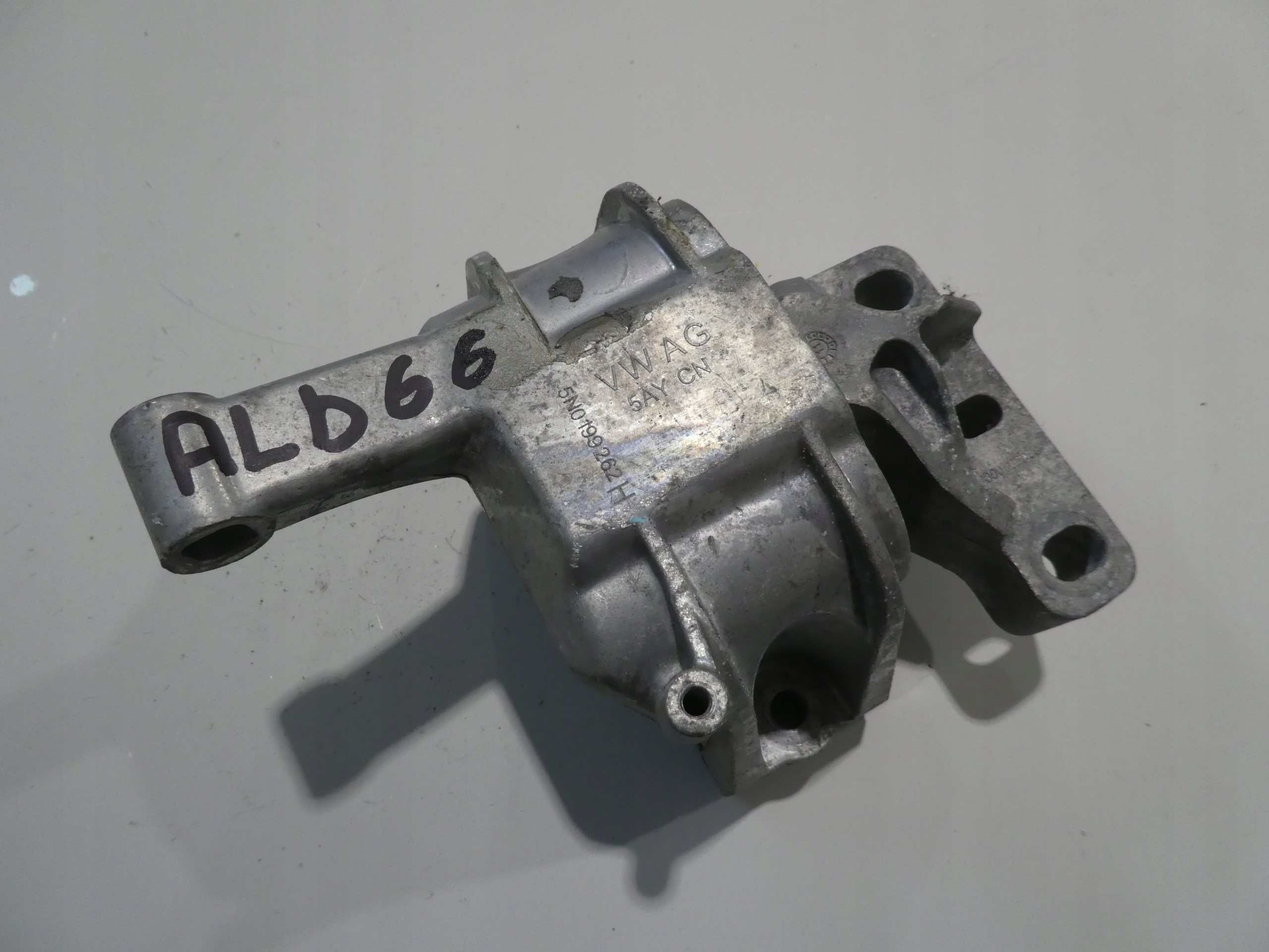 VW AUDI SKODA 2.0 TDI engine mount 5N0199262H