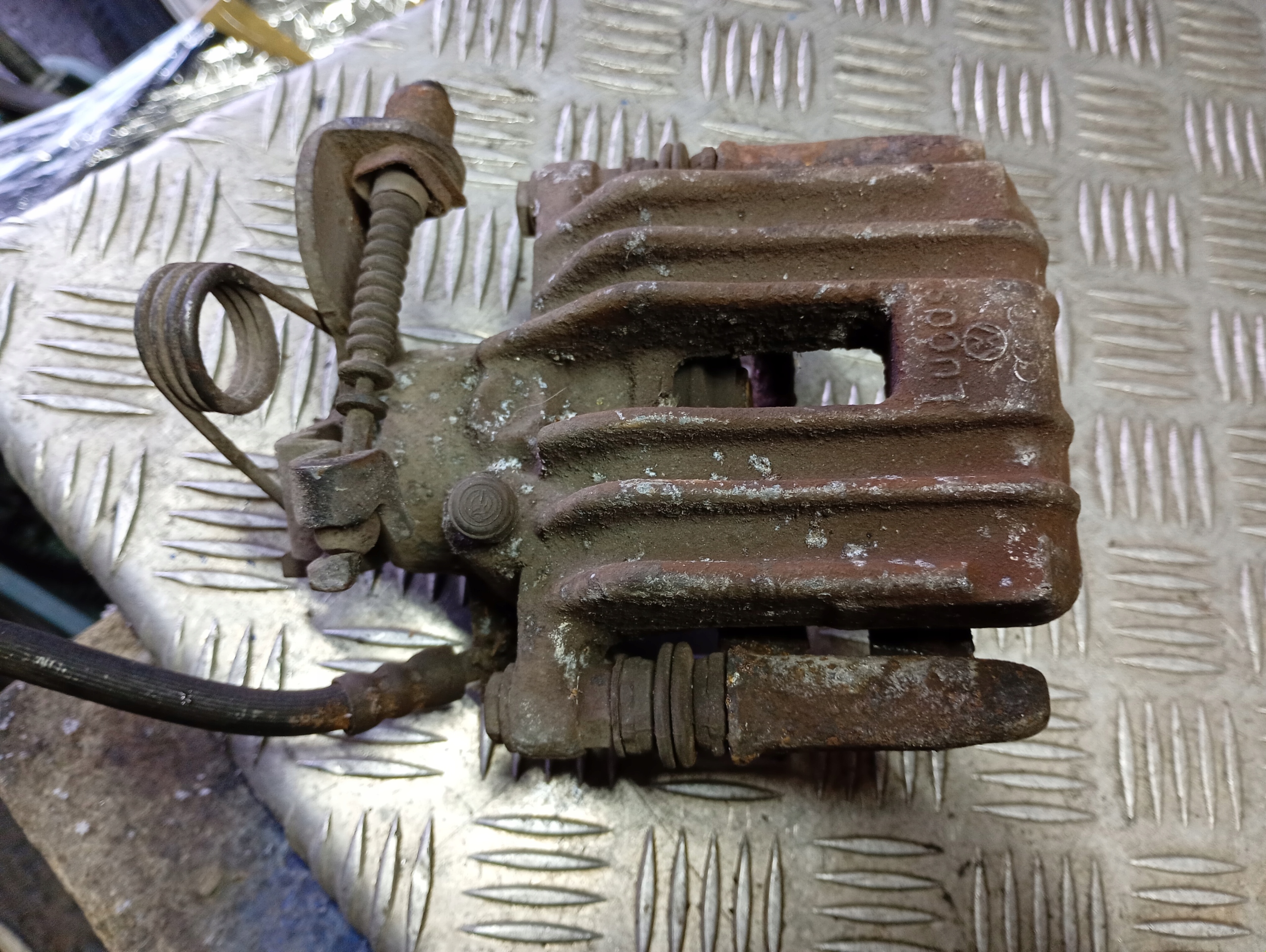 AUDI A4 B6 Bremssattel Bremse Sattel Brems- links oder rechts heck JARZMO