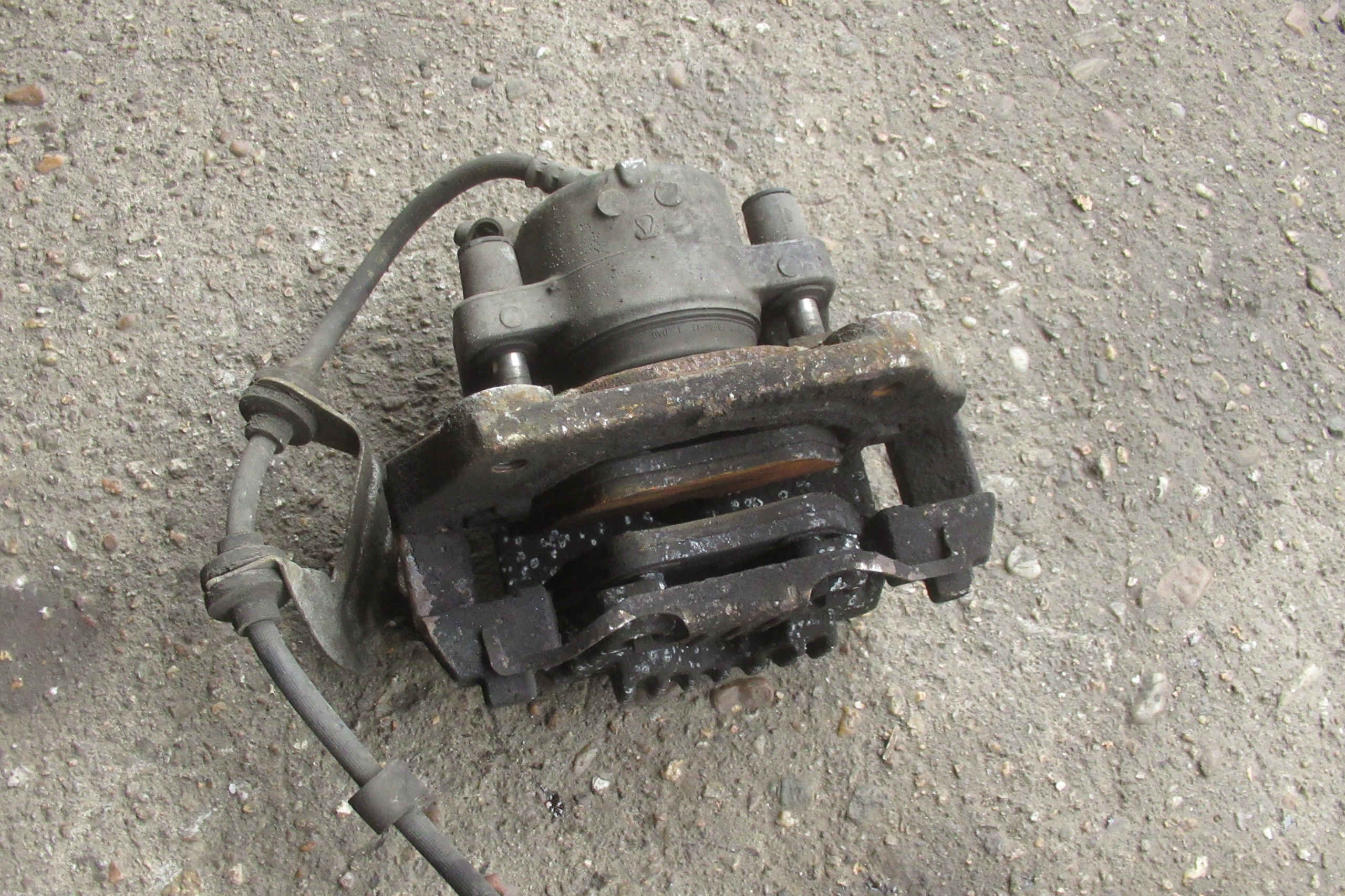 BMW E91 2.0 B 07R caliper brake right front