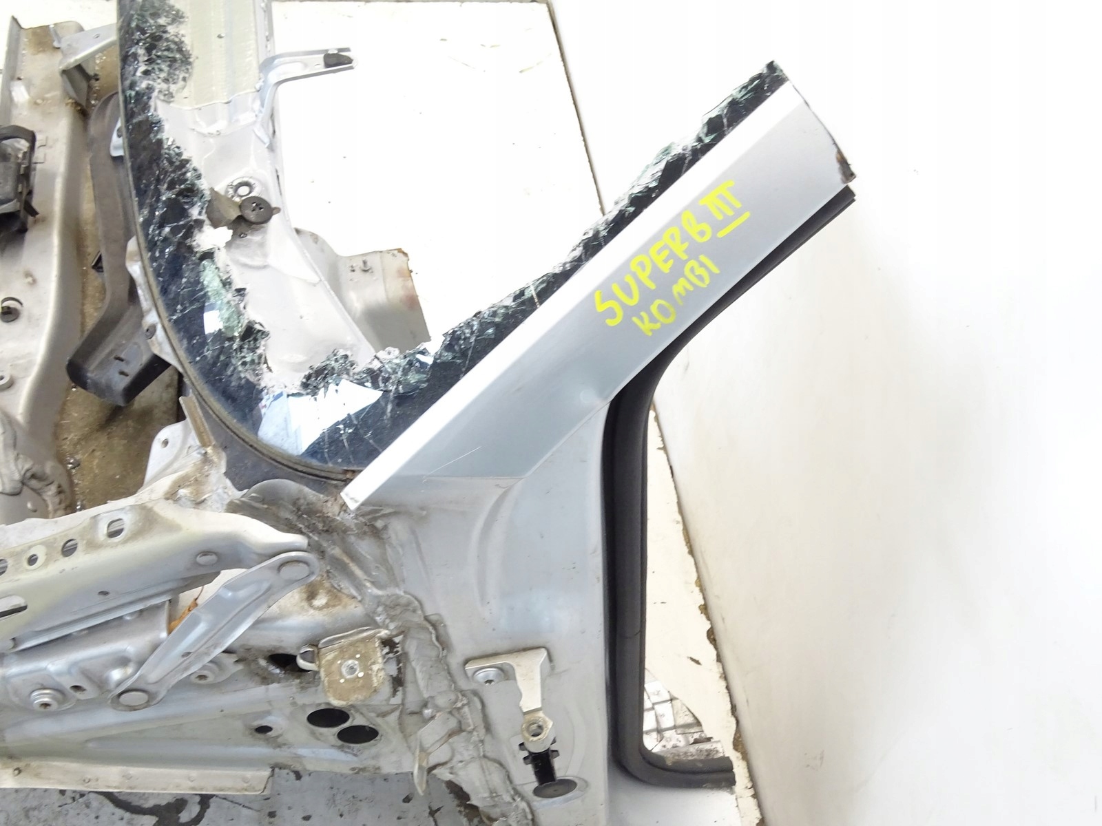 quarter left left front front quarter FATRUCH SKODA SUPERB III