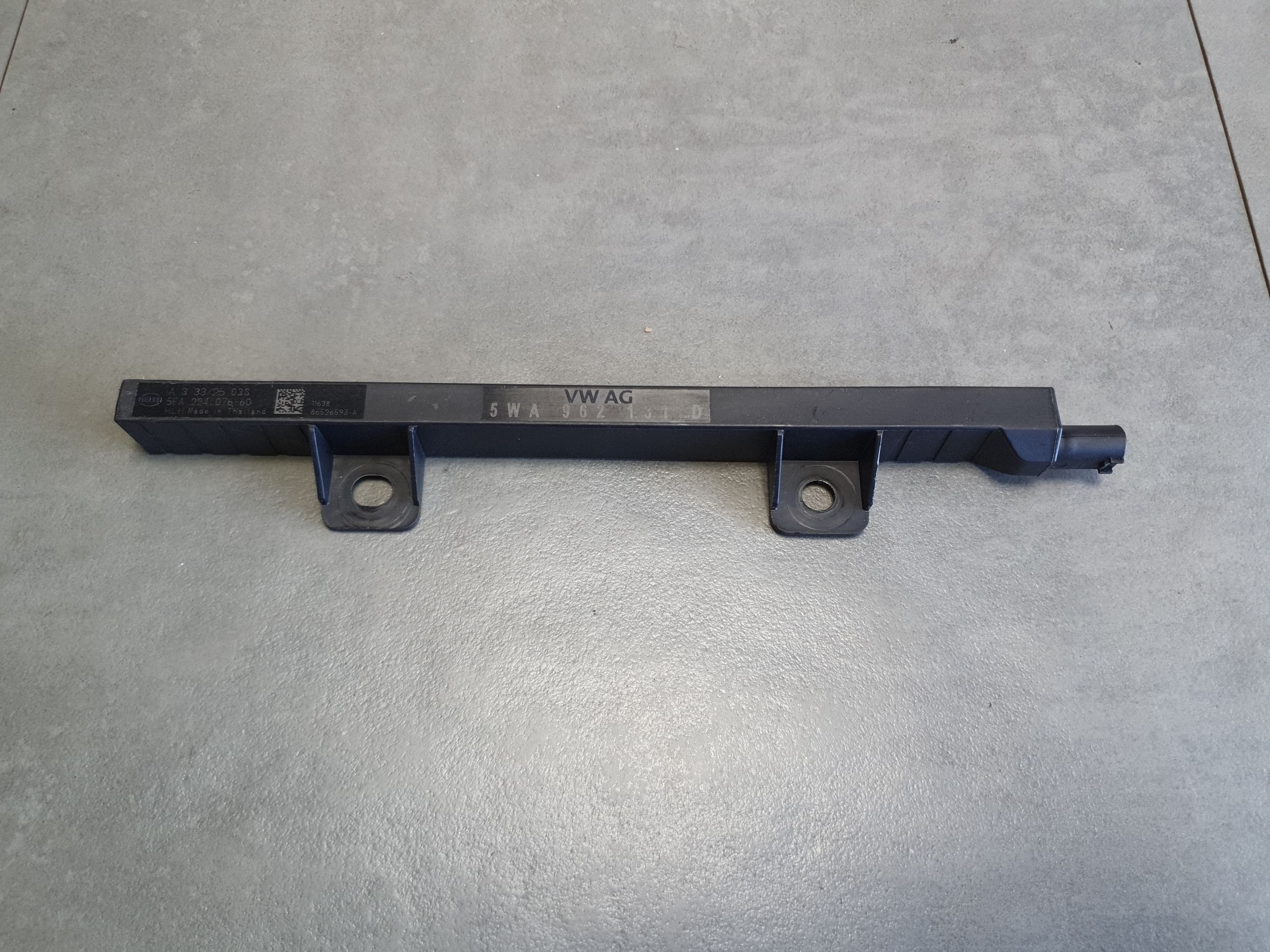 Audi A3 8Y antenna keyless 5WA962131D