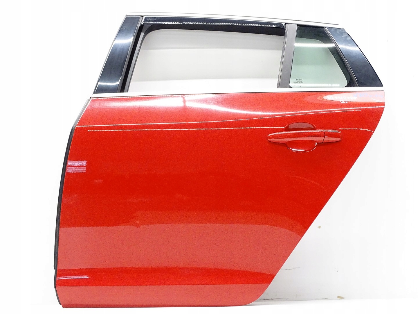 door left rear part left rear. VOLVO V60 and 13- PASSION RED