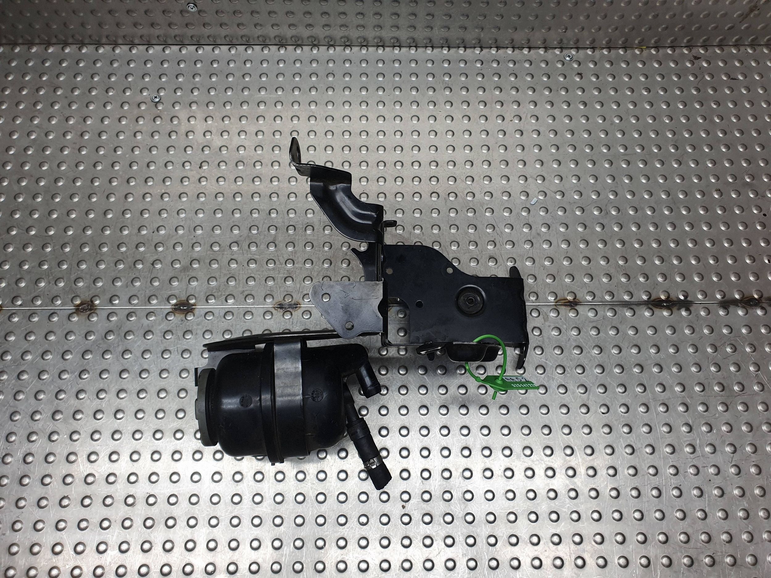 Servoölbehälter Halter 4F0422373A AUDI A6 C6 4F 3.0TDI