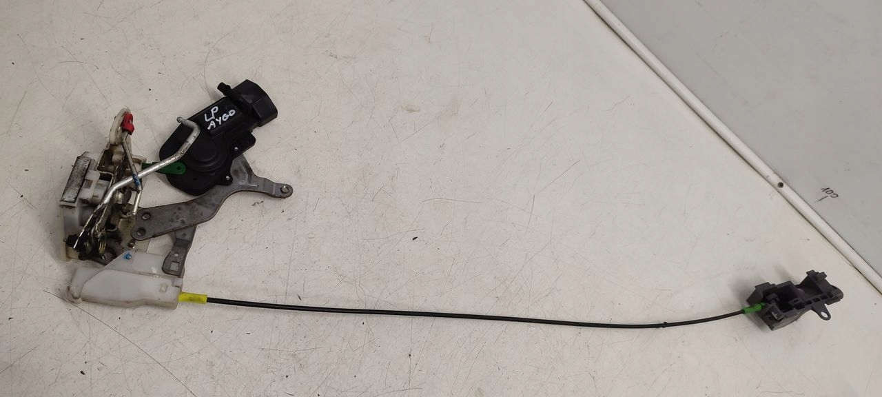 lock front front left Toyota Aygo