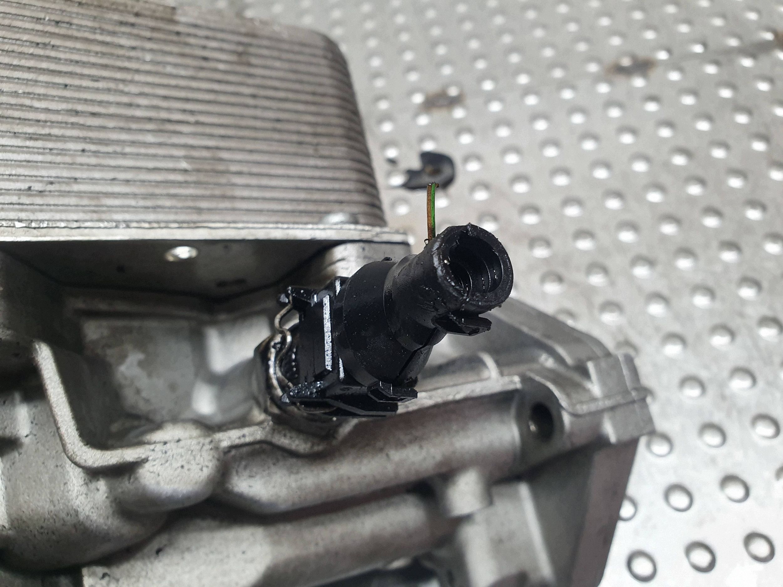 cover of a filter, oil 7788453 BMW E91 E90 E60 E61 X5 E70 E53 E65 3.0 D M57