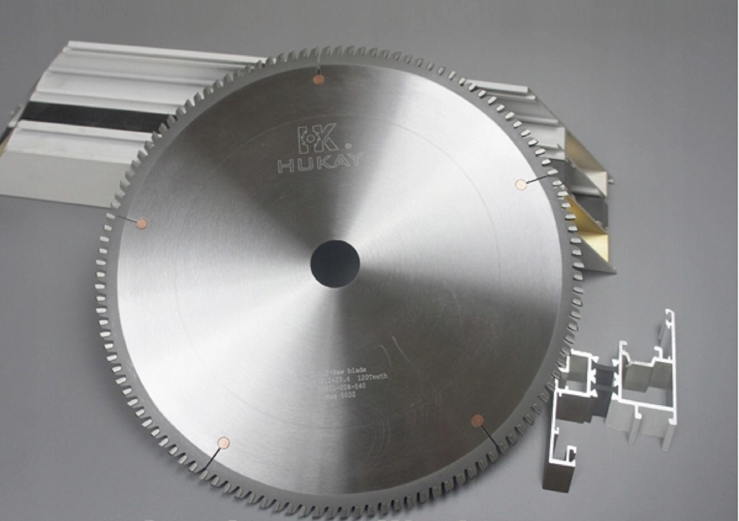 

Usługa cięcia profilu aluminiowego na wymiar