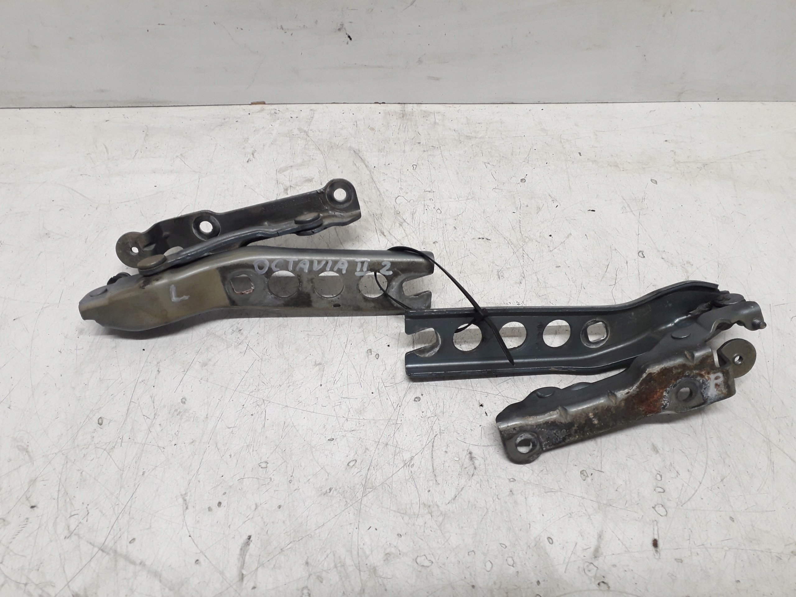 SKODA OCTAVIA 2 II 04- ZAWIASY MASKI POKRYWY SILNIKA KOMPLET