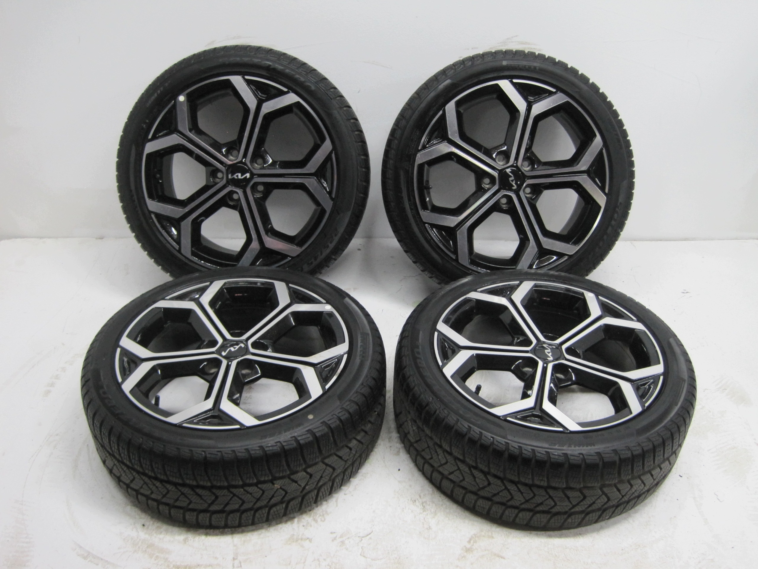 wheels discs tyres Kia NIRO II R18 6 MM M+S