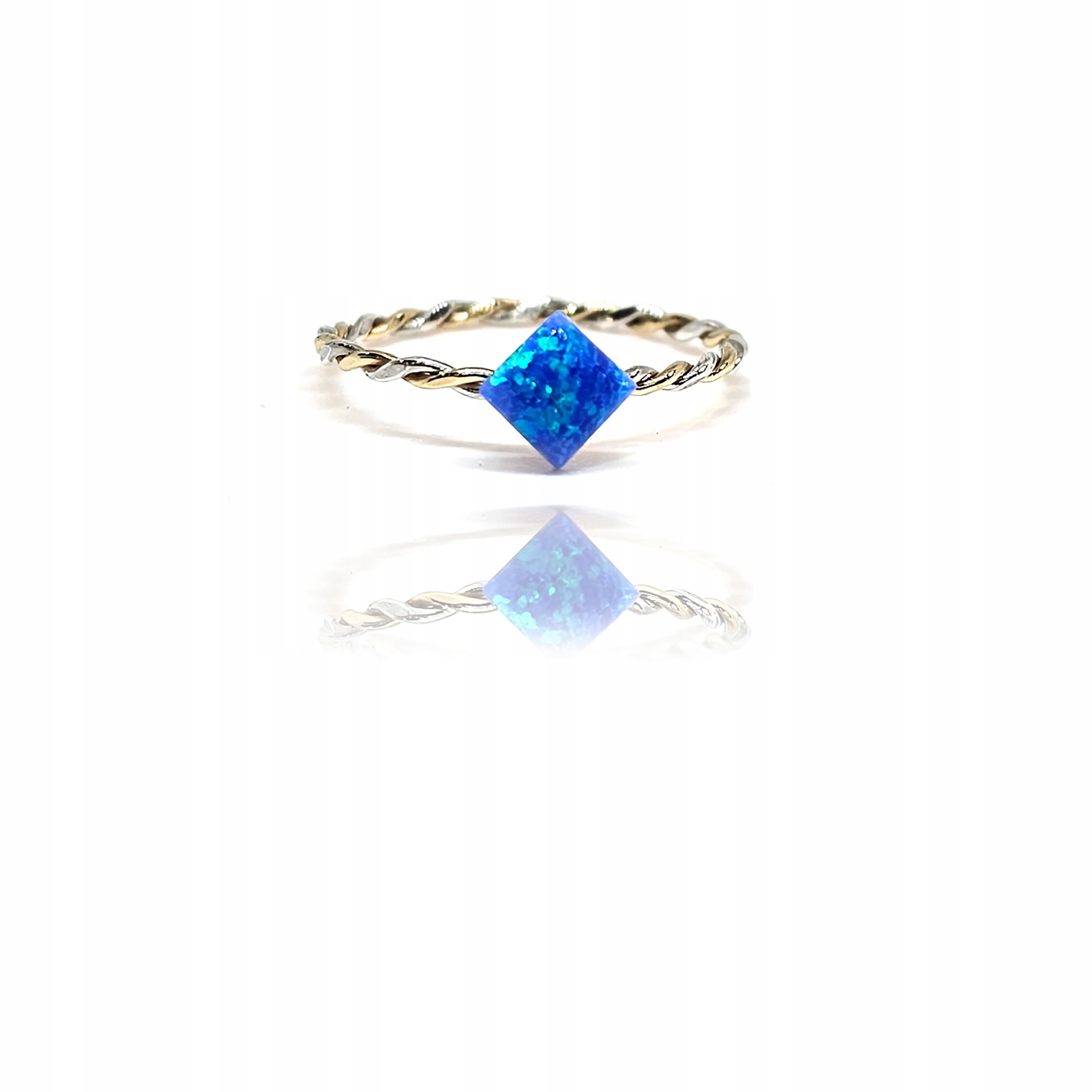 Zlatý pletený prstýnek s modrým opálem ze zlata 585 a stříbra 925