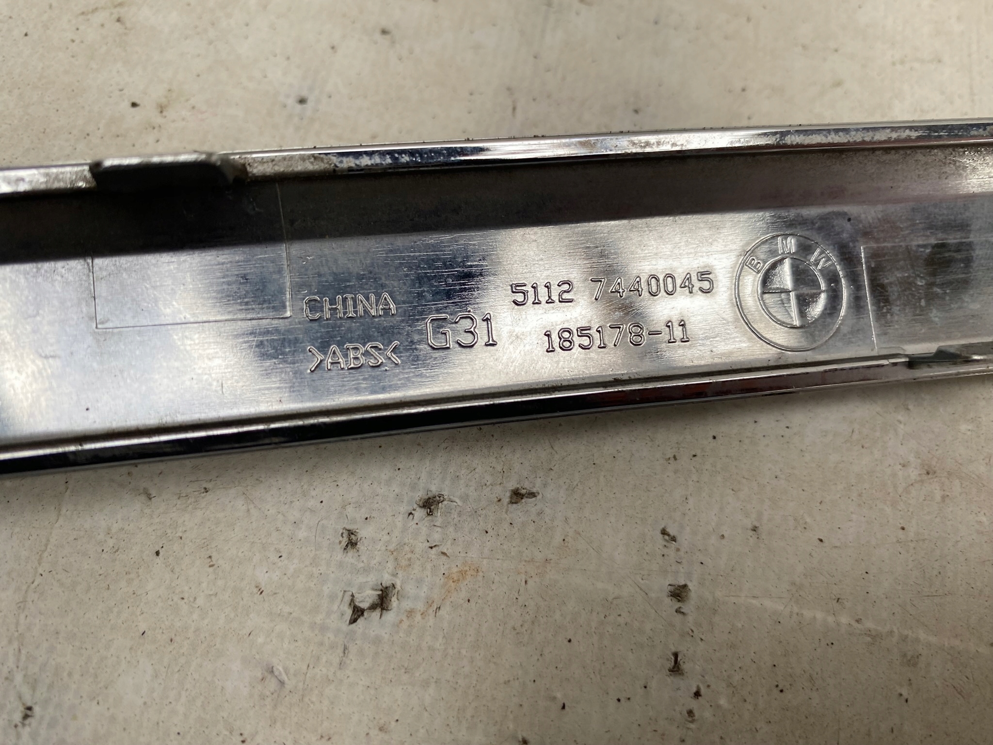 BMW 5 G31 KOMBI moulding bumper rear part CHROM