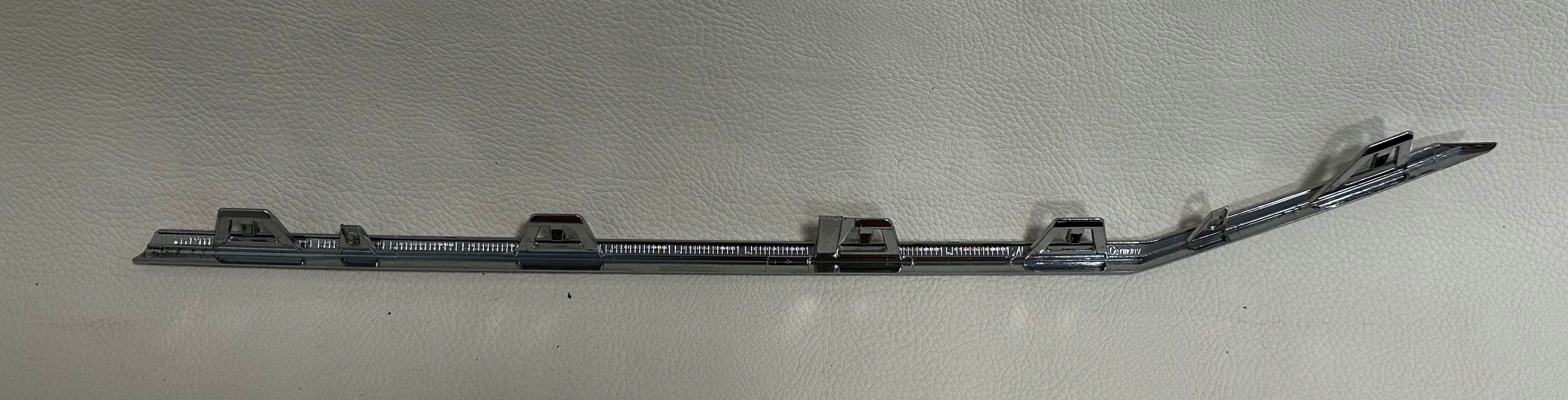VW Passat B8 decorative trim grilla front