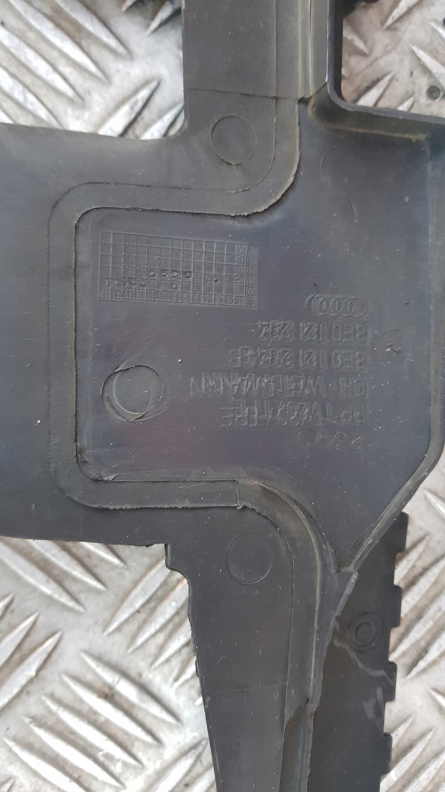 AUDI A4 B6 1.9 TDI luftansaugkanal links oder rechts