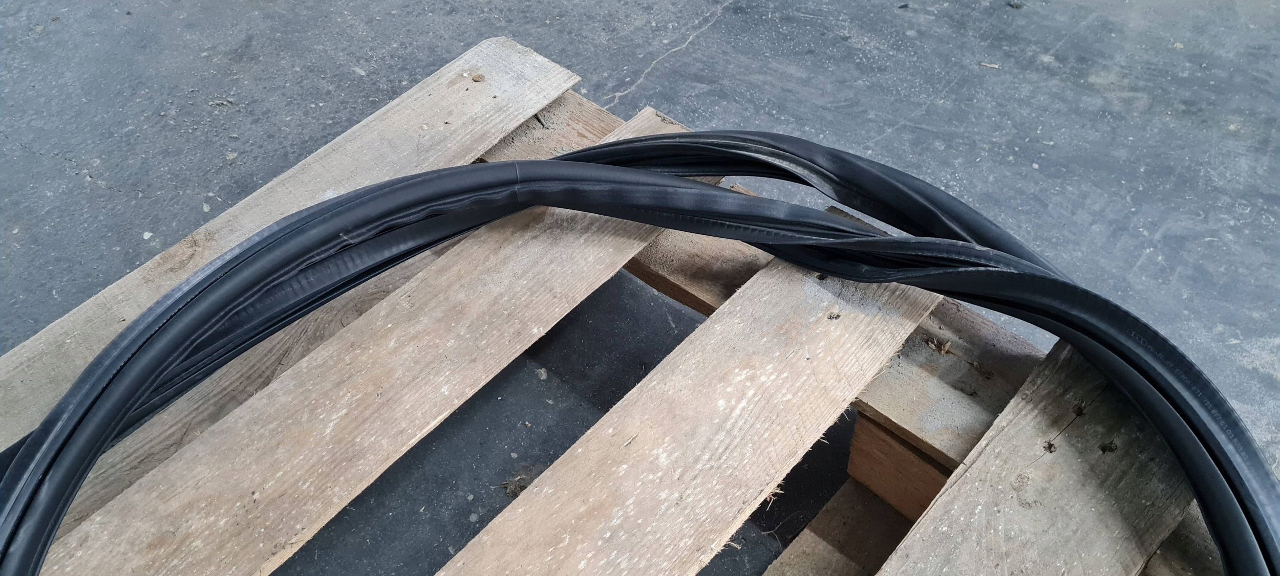 Q5 80A SQ5 gasket door left right front front 80A831721B
