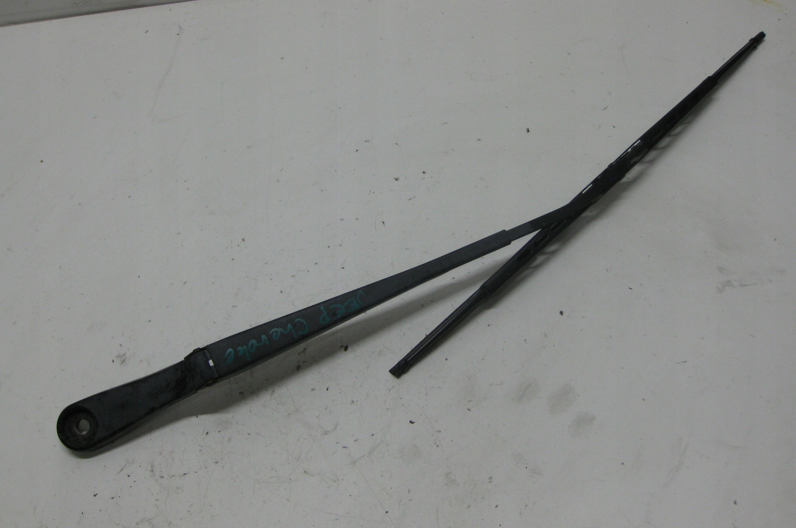 JEEP CHEROKEE LIBERTY KJ wiper arm right 55155898AC