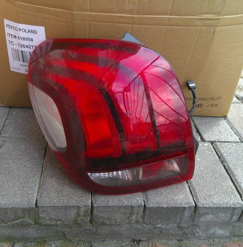 PEUGEOT 108 14- LEWA TYLNA LAMPA ORYGINAŁ 81560-OH132