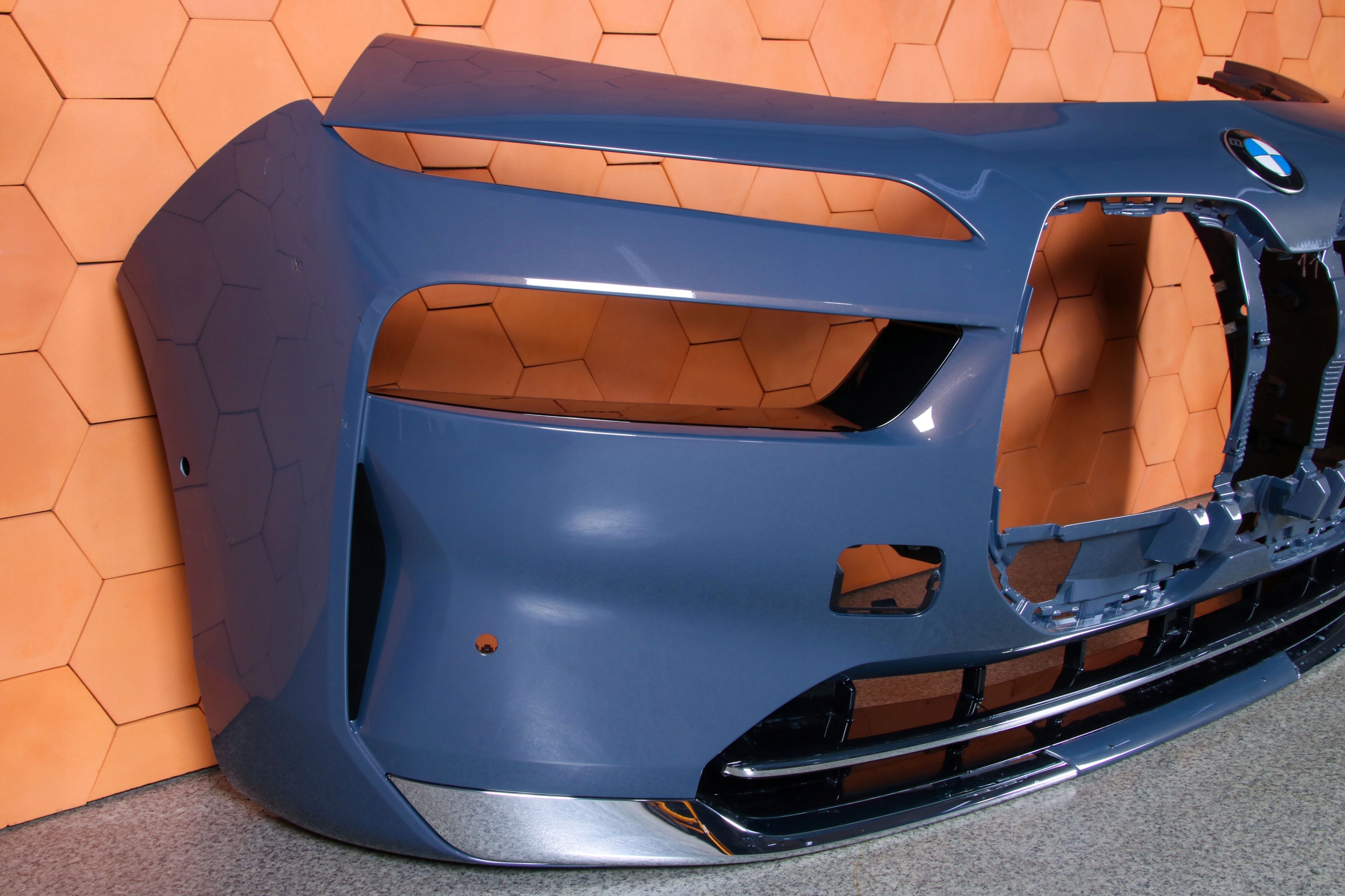 BMW 7 G70 i7 bumper front front colour C55