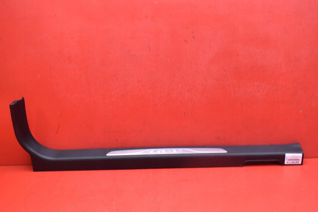 cap threshold right inner 85881-2M100 HYUNDAI GENESIS and COUPE 08-12