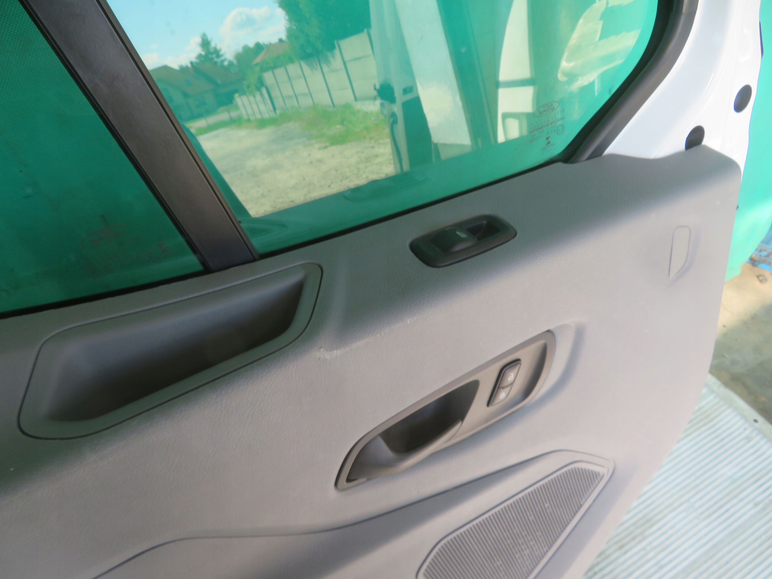 door left front FORD TRANSIT MK8 17R
