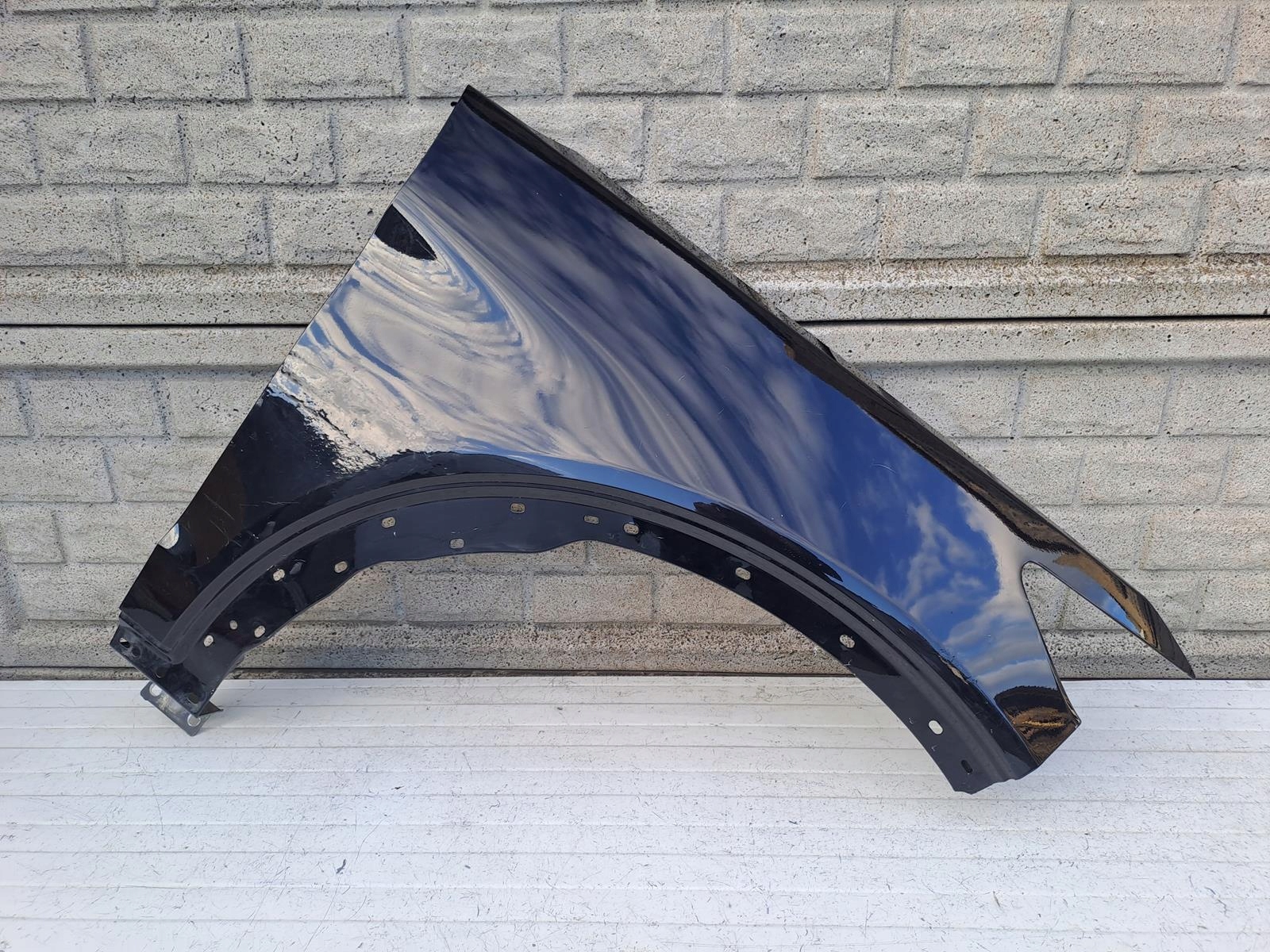 FORD EXPLORER VI 21-24 BŁOTNIK PRAWY PRZEDNI