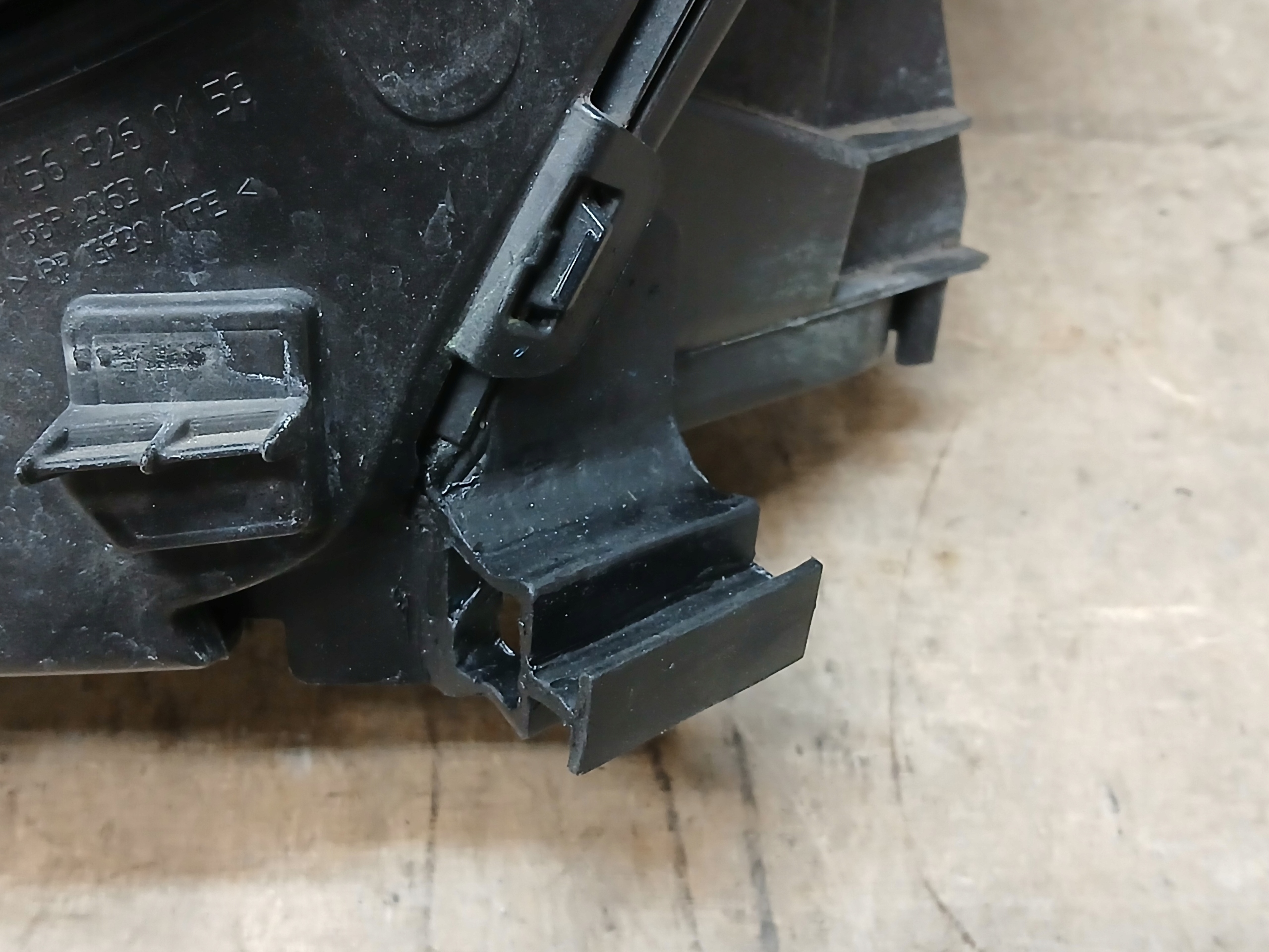 light front left MERCEDES GLA W156 BI XENON A1569061700