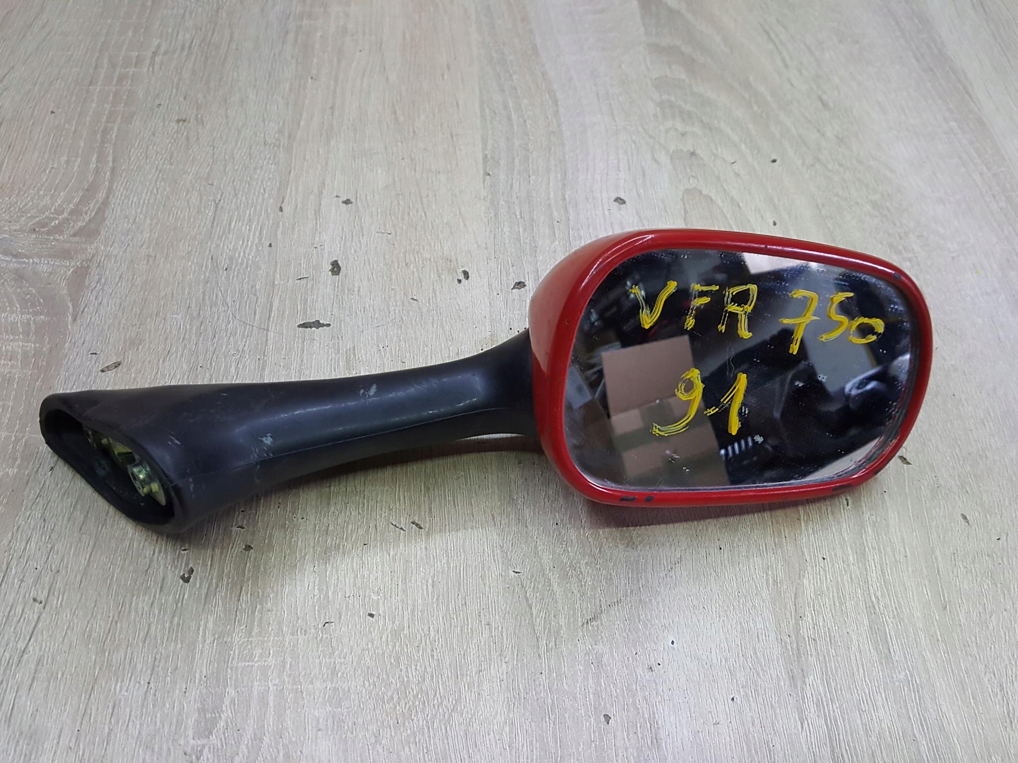 HONDA VFR 750 LUSTERKO PRAWE Producent Honda OE