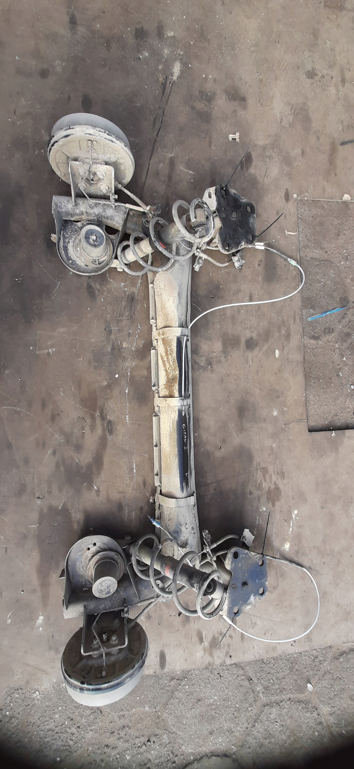 BELKA OŚ TYŁ TYLNA ZAWIESZENIE BĘBNY W420 MERCEDES CITAN II