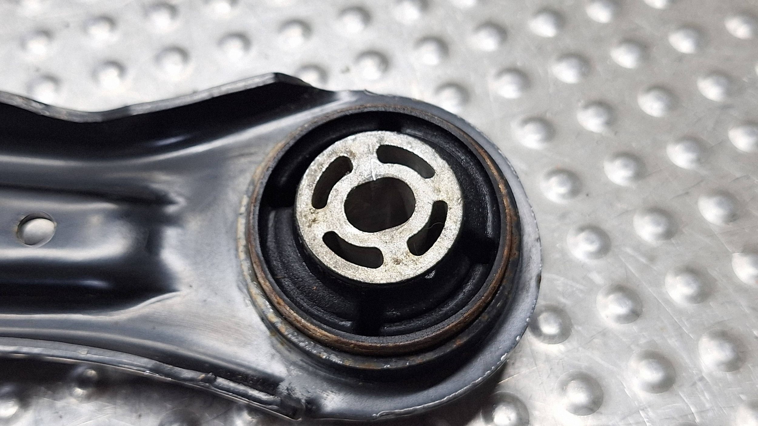 arm left front H1BC-3051L FORD FIESTA MK8