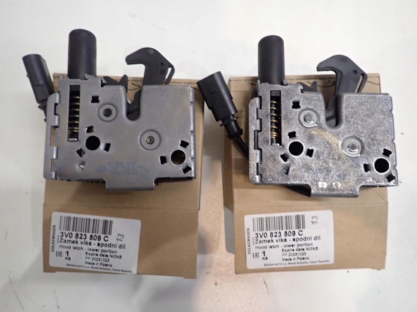 bonnet latch lock SKODA SUPERB III 2015- 3V0823509C