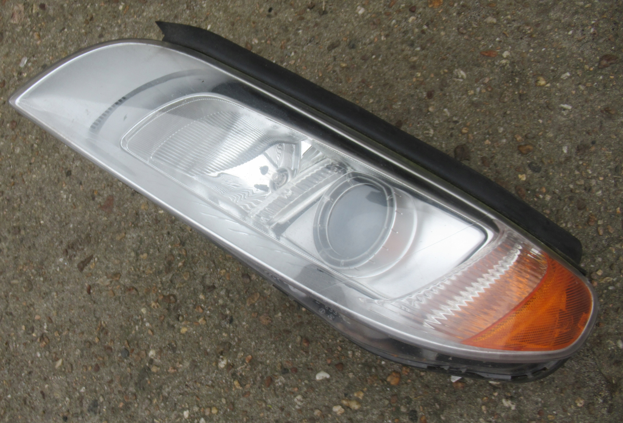 VOLVO V70 2.0 D 09R light left front XENON 31214347 EUROPA