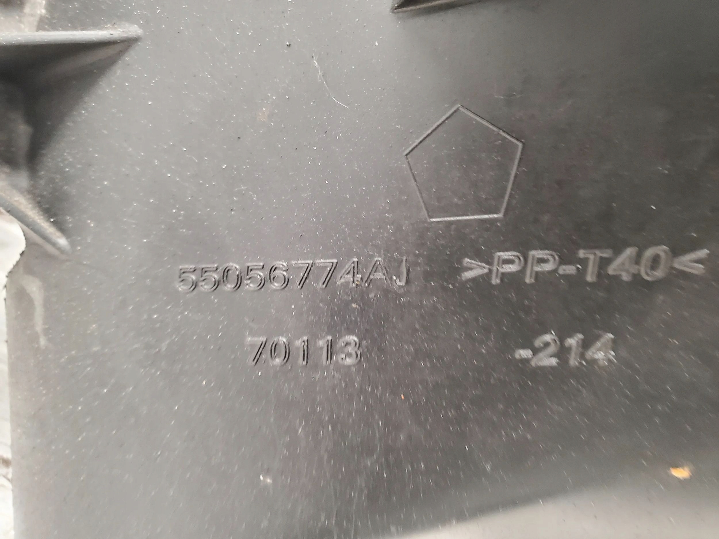 Dodge RAM 2012 с спереди впуск / канал воздушный интеркулера