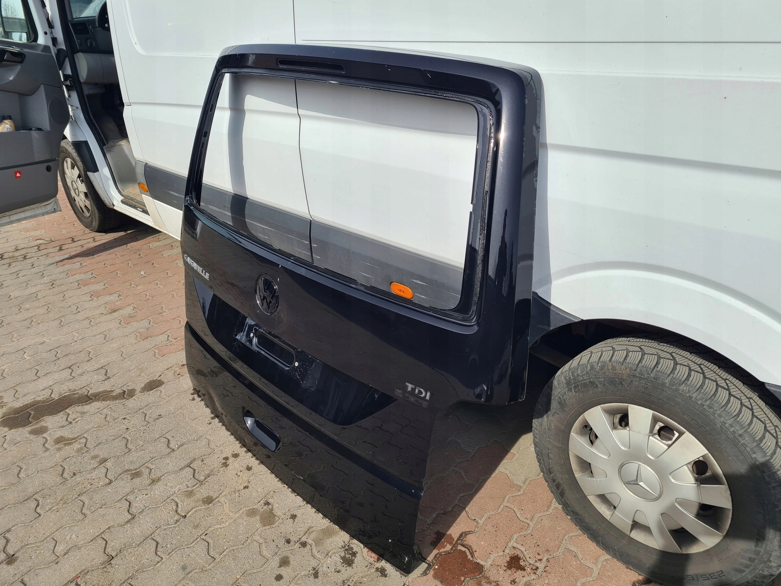 VW T6 klapa bagażnika czarna LC9X Producent części Volkswagen OE