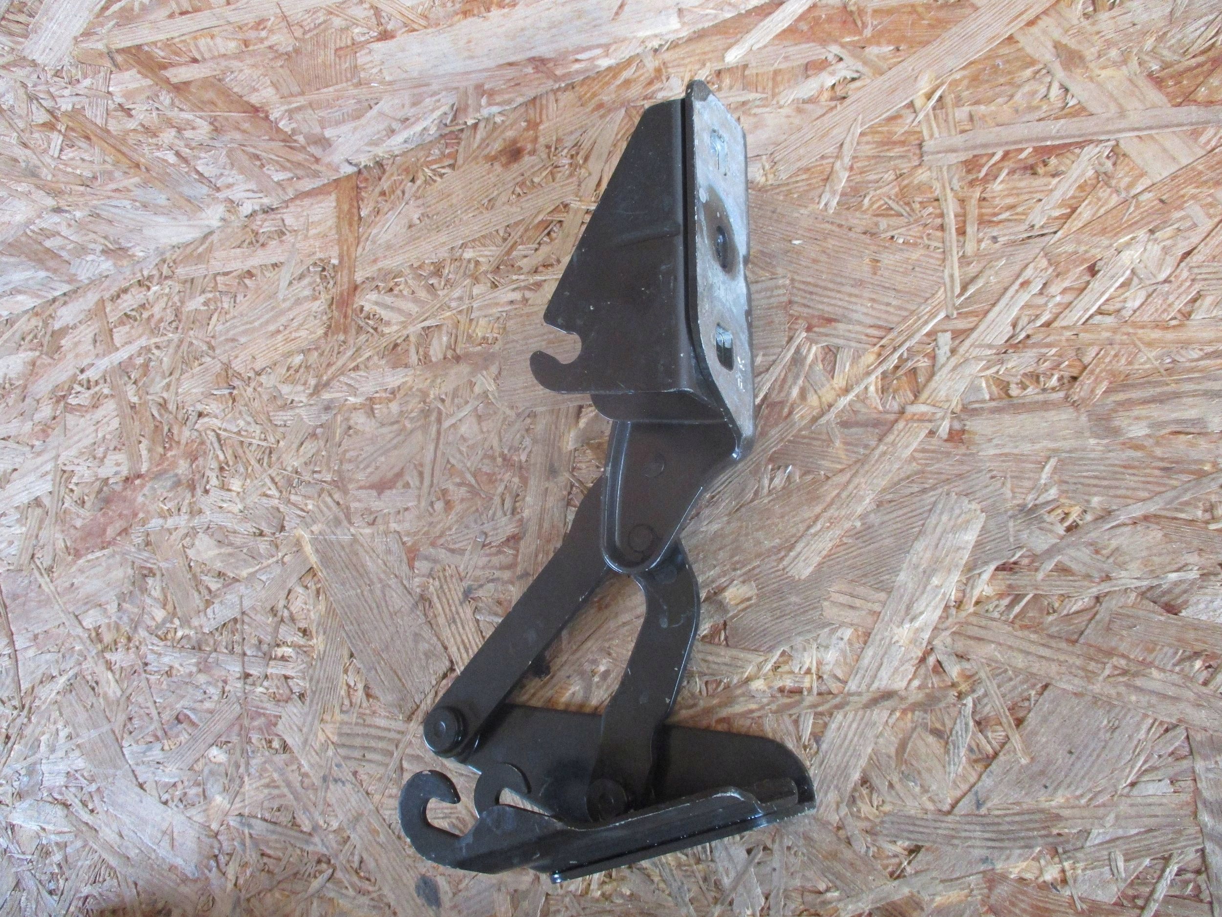 Charnière du capot Droite IVECO DAILY 14