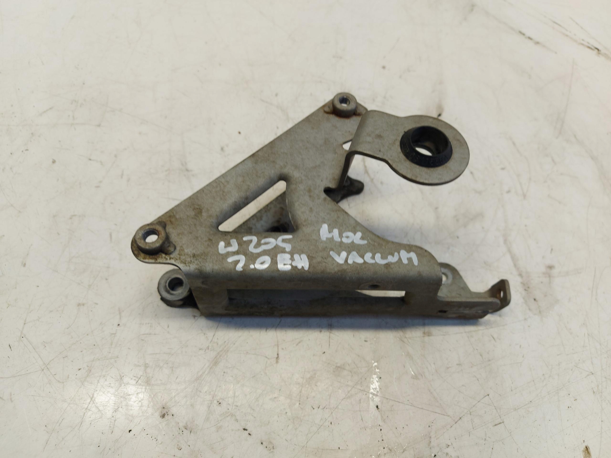 MERCEDES W205 C300e Support plaque POMPY VACUM