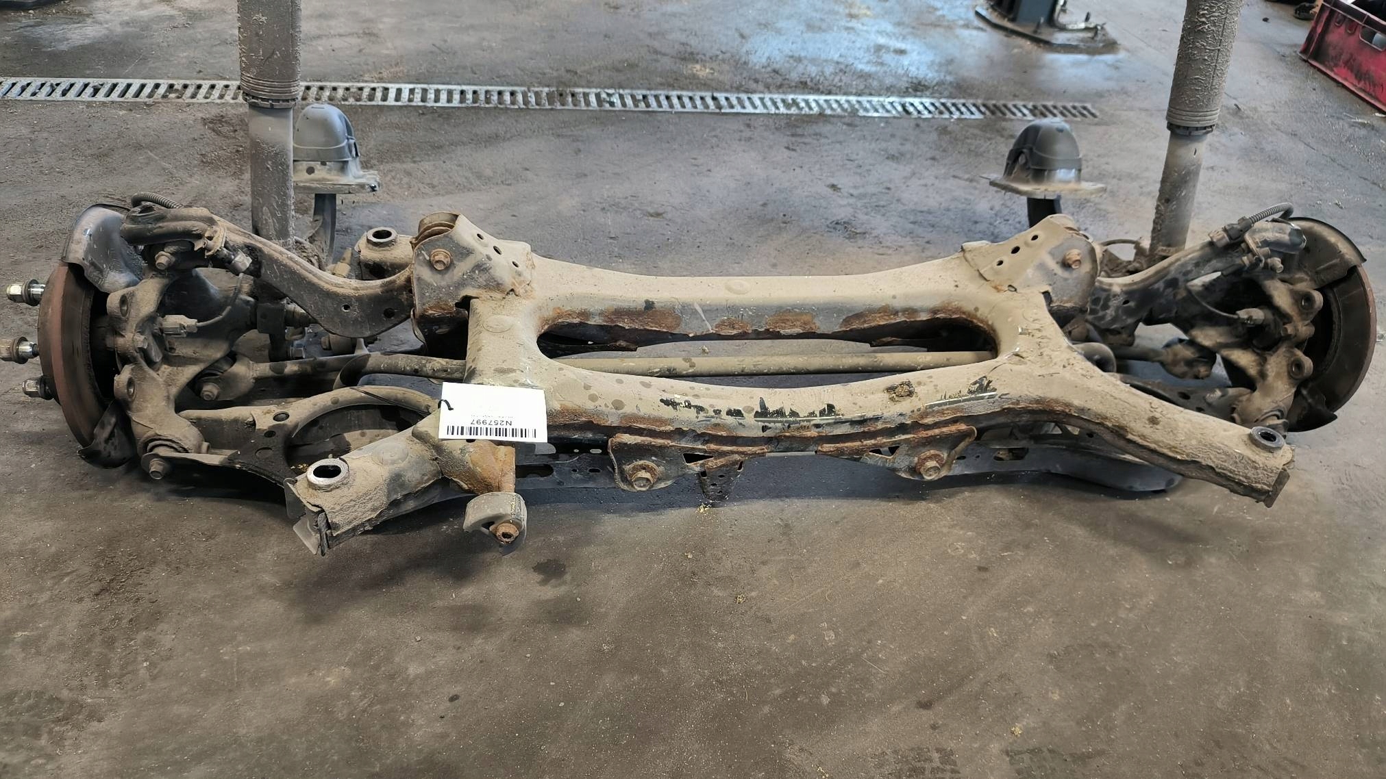 träger / Achsträger heck TOYOTA COROLLA E21 HB