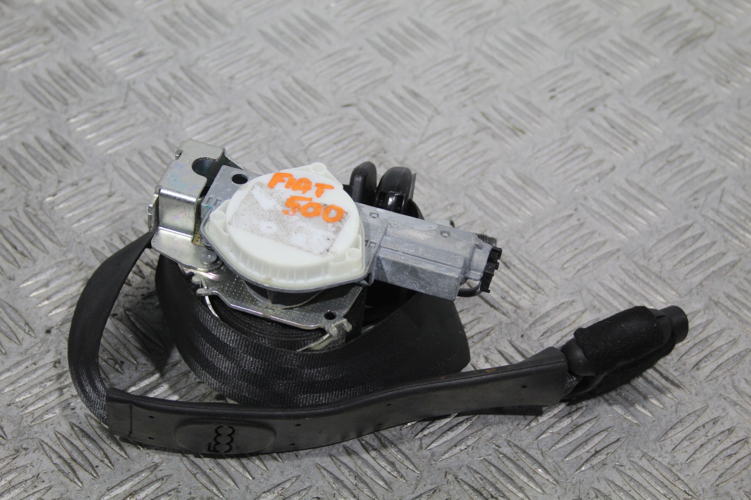 НАТЯГУВАЧ РЕМЕНЯ БЕЗПЕКИ FIAT 500