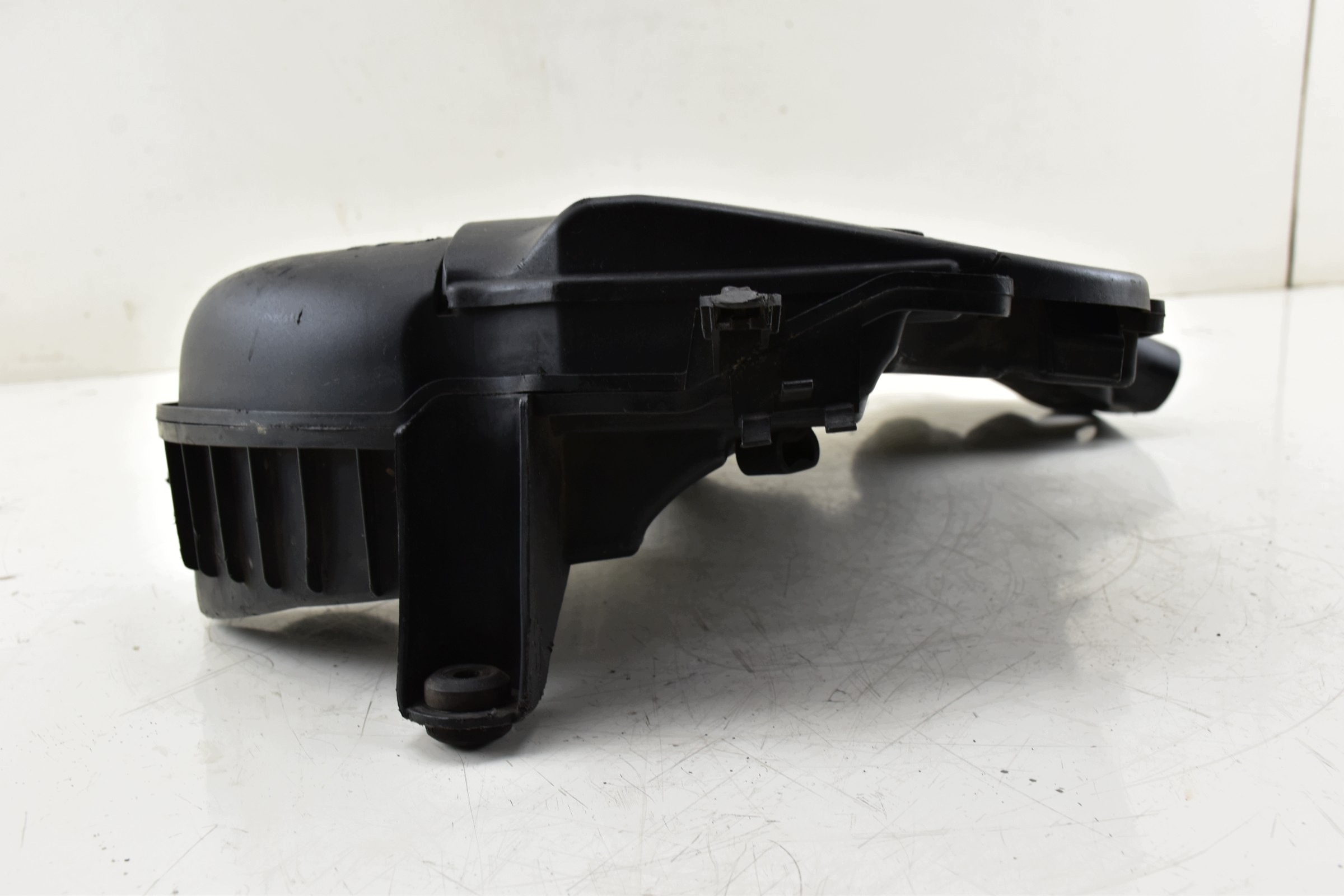 air filter housing TRAFIC II VIVARO A PRIMASTAR 1.9 DCI 8200325553