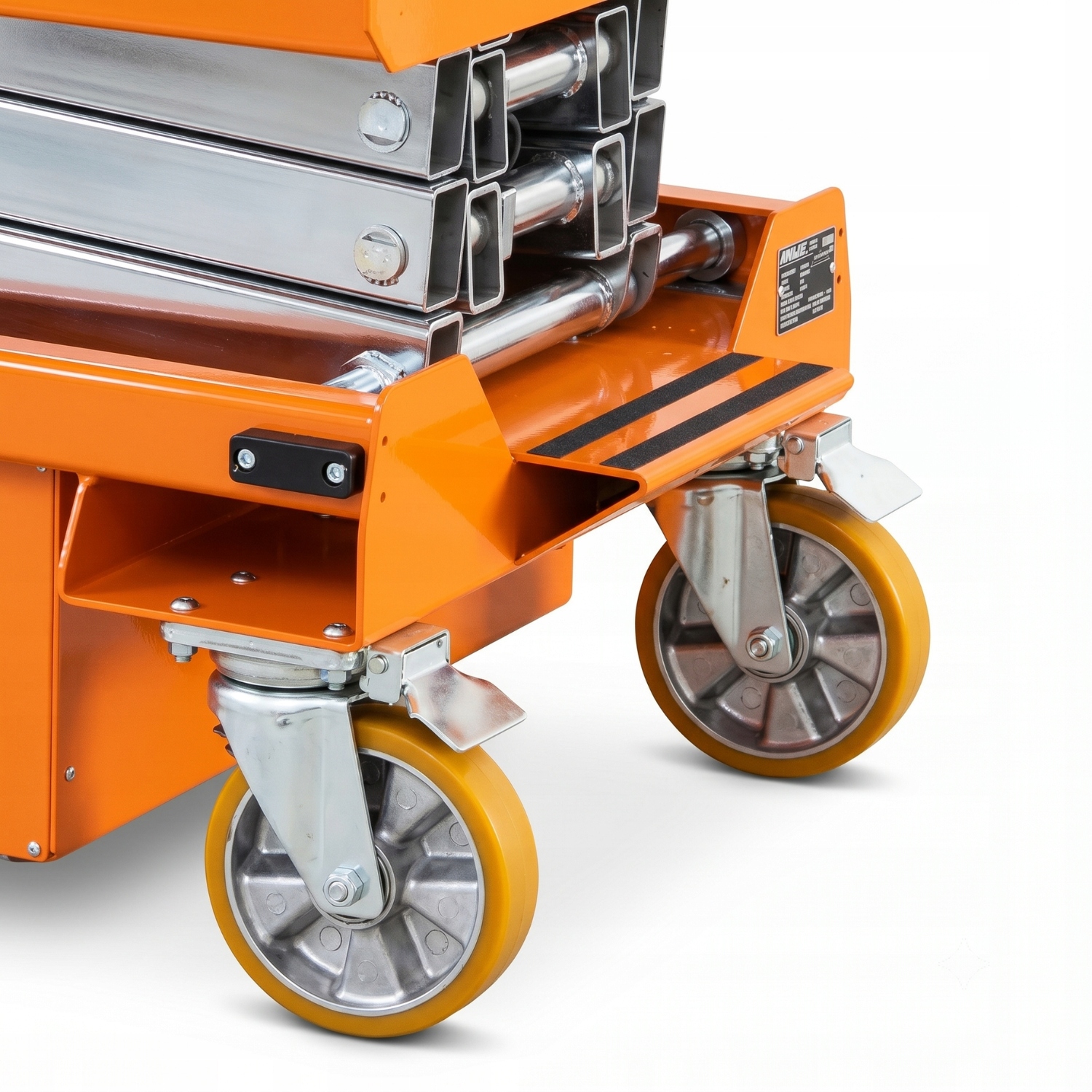 Podnośnik osobowy elektryczny AXOLIFT P300 zwyżka elektryczna podest roboczy ruchomy 4,95 m — 20