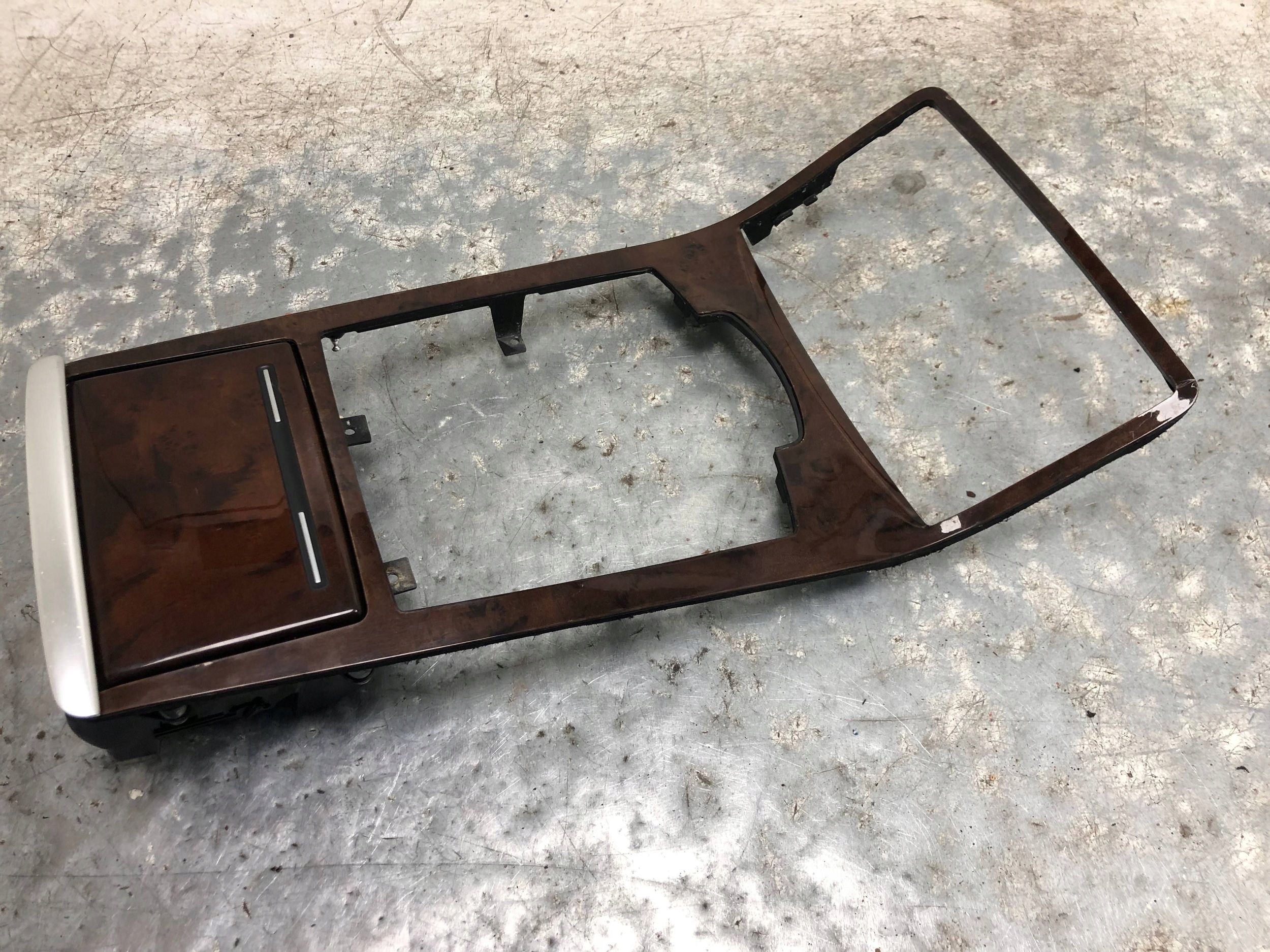 Châssis Console Cendrier AUDI A8 D3 4E1858601B