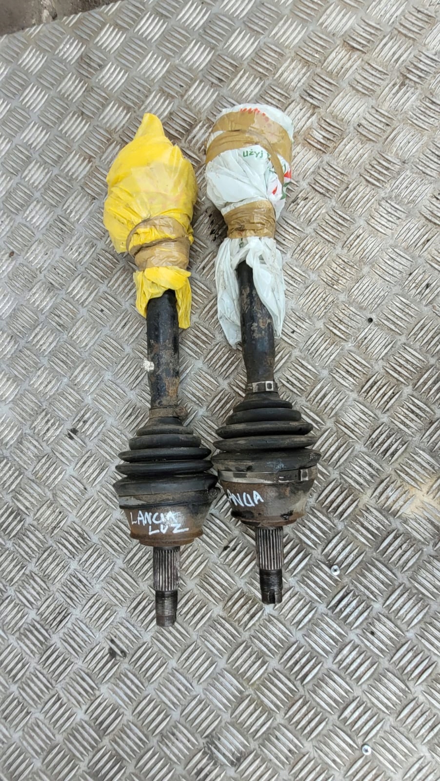 LANCIA THESIS 2.4 JTD Antriebswelle links oder rechts