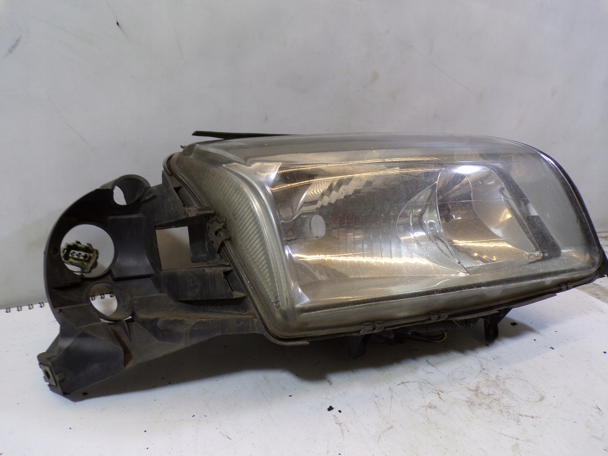 light front front right VOLVO S80 and 1 (2) (K2)