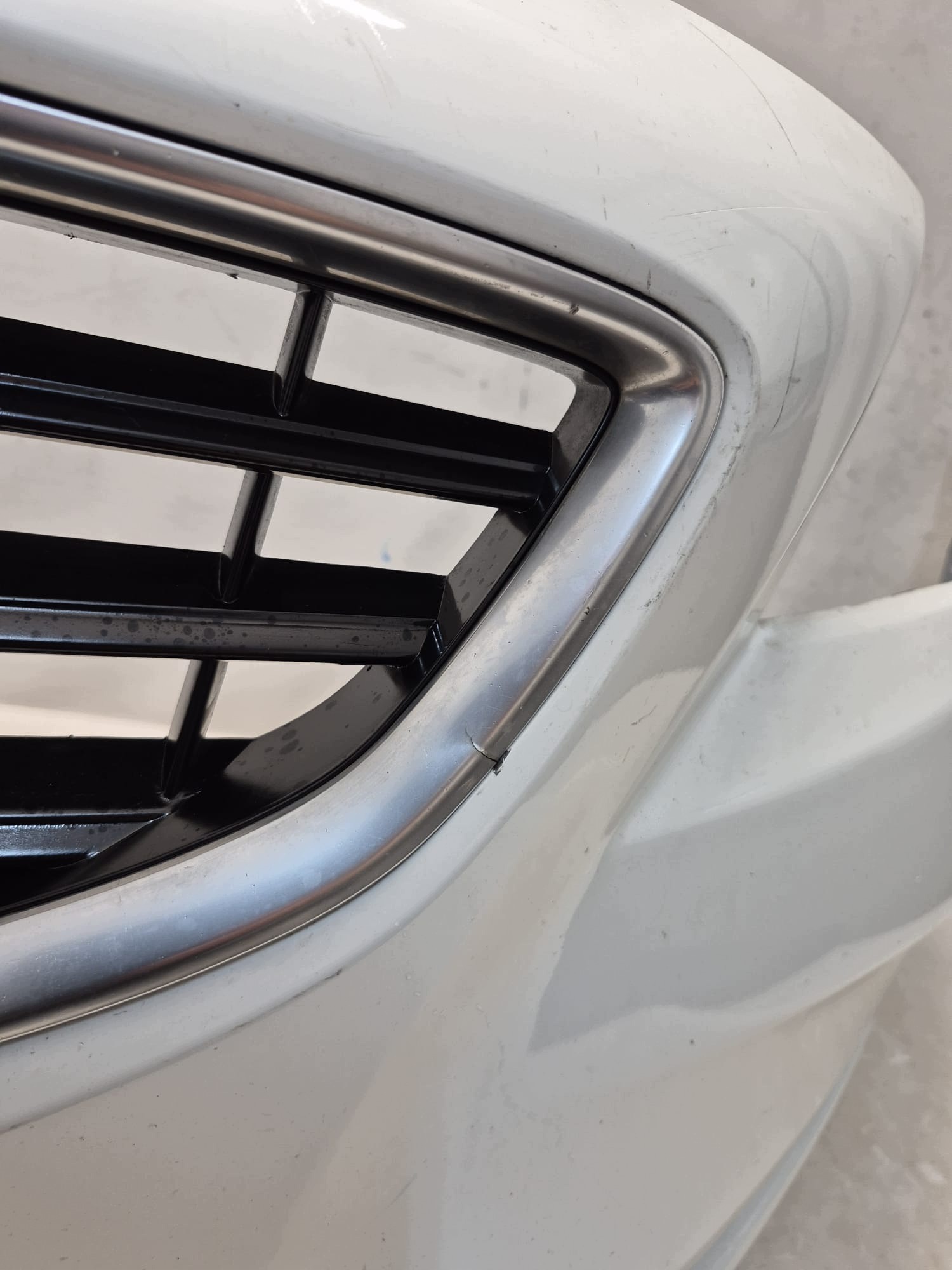 VOLVO V40 II 12-16 bumper front front grill cover grid SPR 31283732