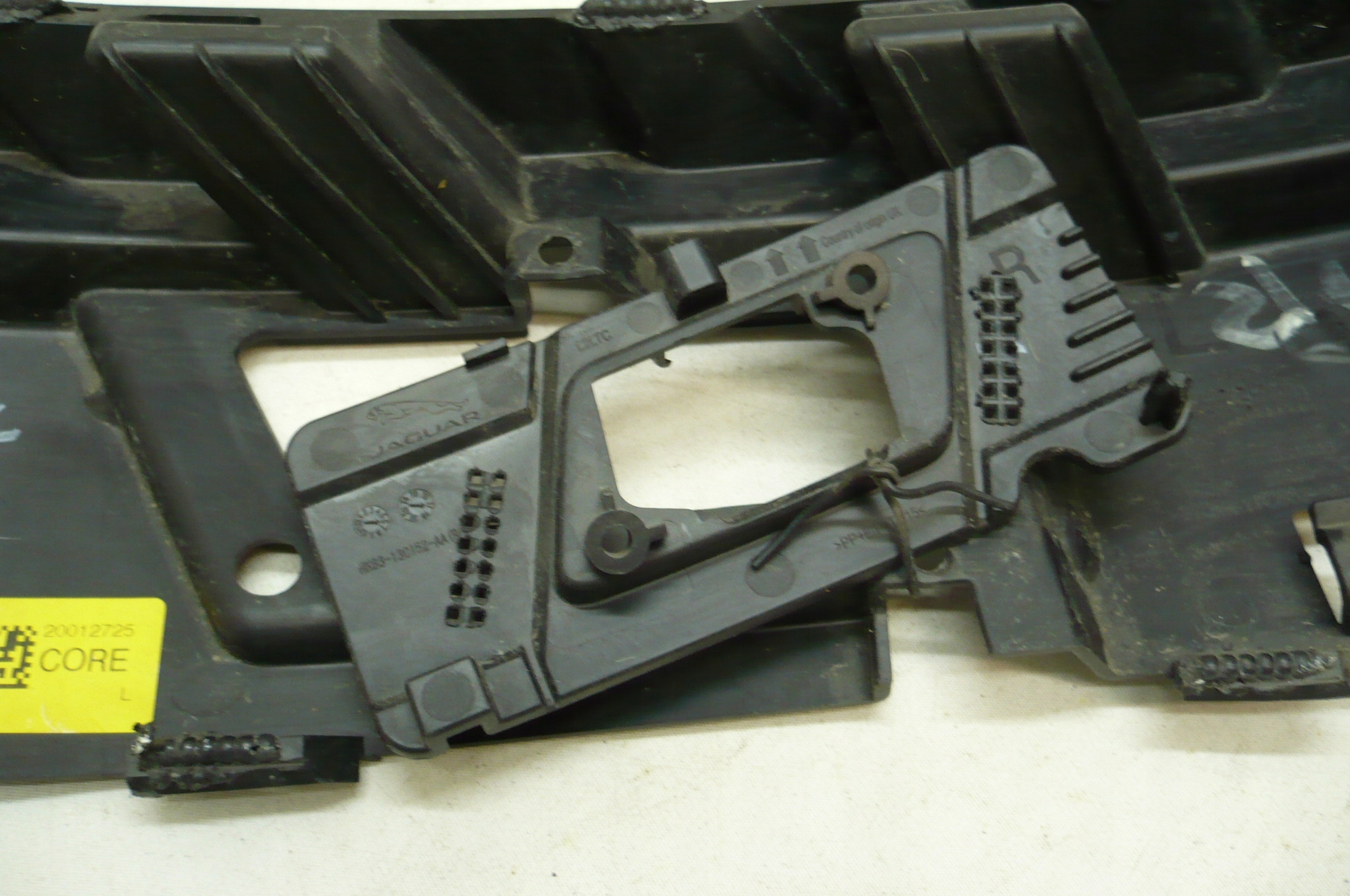 JAGUAR F-PACE 16- support holder of a bumper left front original