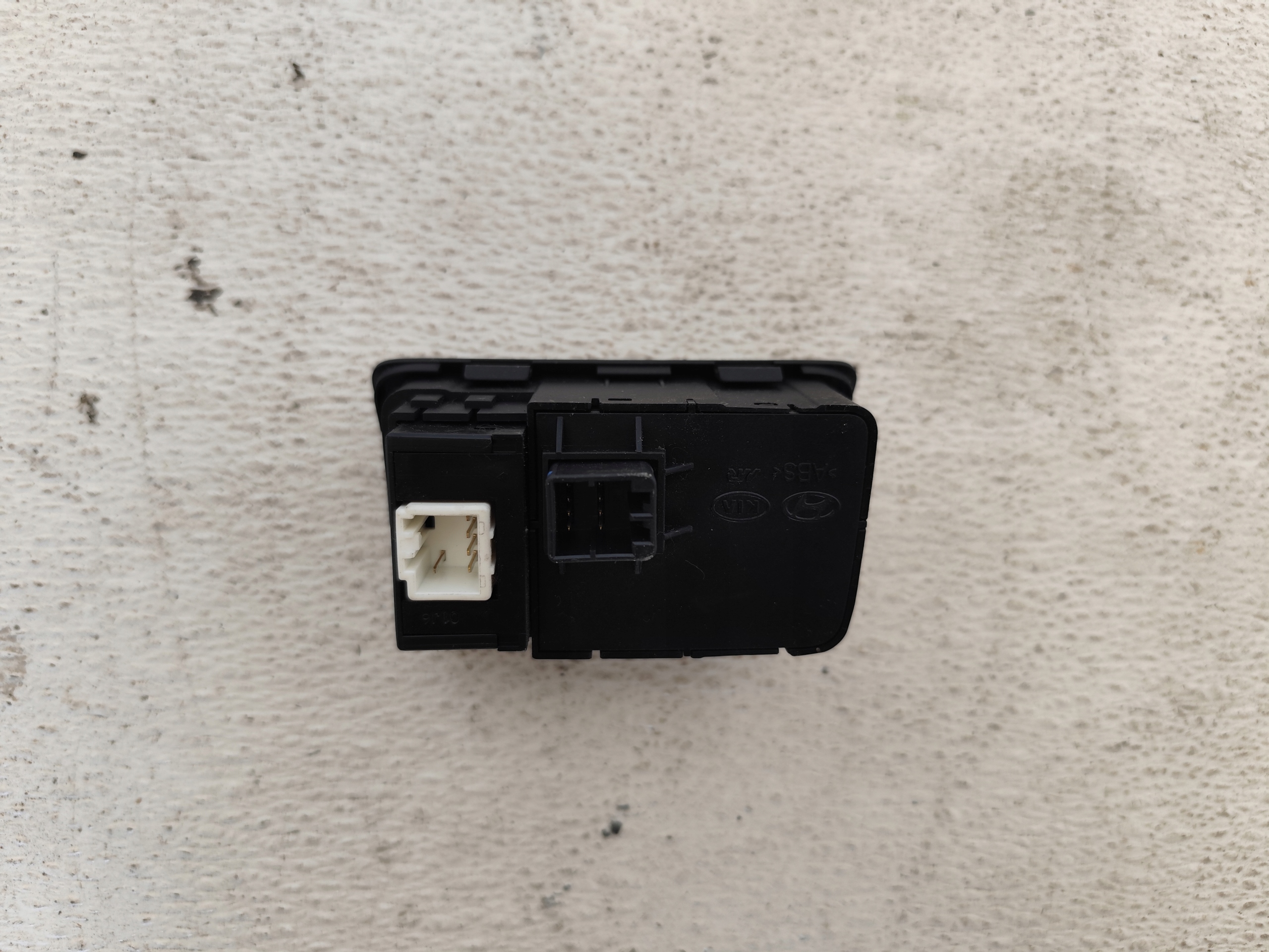 HYUNDAI I20 II 2016R PANEL switch ESP 93300-C8000